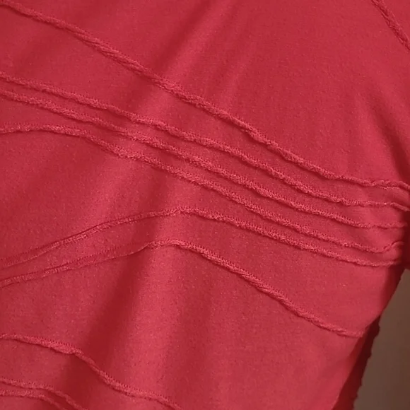 Women's Red shirt Size medium - Picture 4 of 6